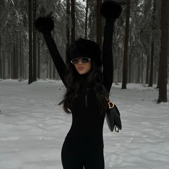 Faux fur black hat - Picture 3 of 6